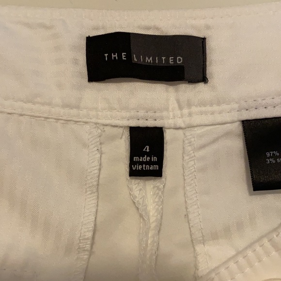 The Limited white sz 4 sailor shorts w/ decorative buttons & functional zipper - Picture 6 of 10